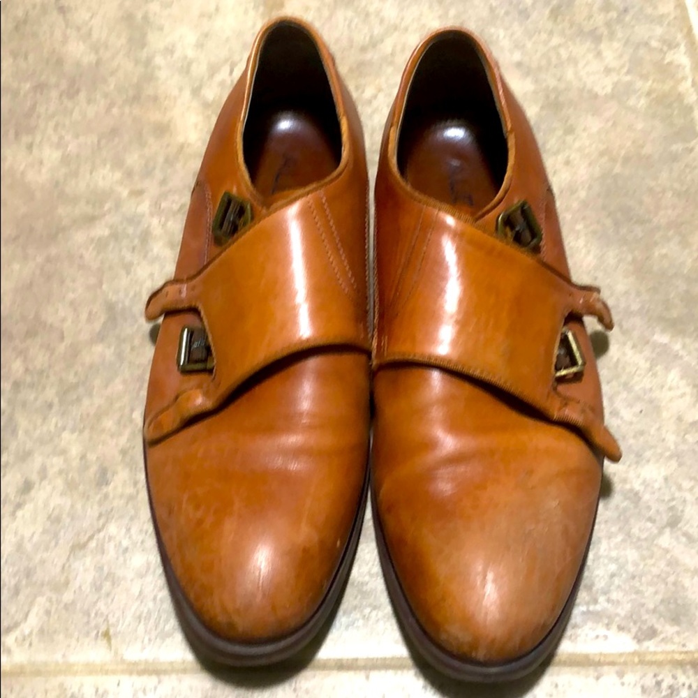 Men’s tan leather buckle shoes